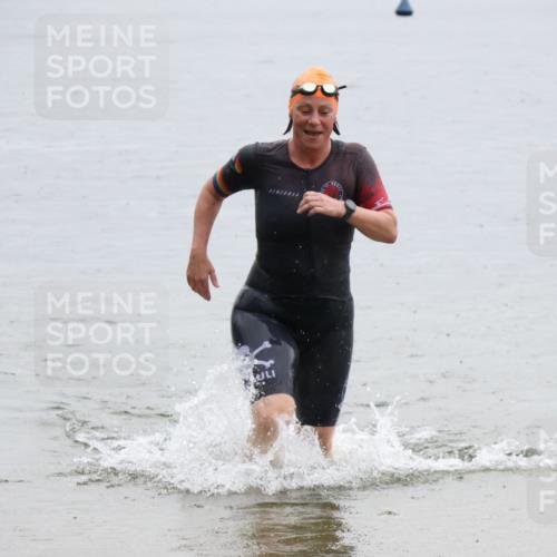21.06.2025 - 27. Vierlanden-Triathlon Lena Gebhardt http://msf.ph/oto/8043066 15.06.2025 13:24:19 Schwimmen 1241, 1307 meine-sportfotos.de