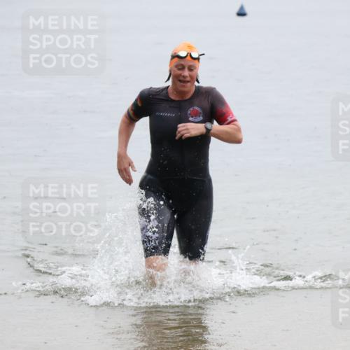 21.06.2025 - 27. Vierlanden-Triathlon Lena Gebhardt http://msf.ph/oto/8043067 15.06.2025 13:24:19 Schwimmen 1241, 1307 meine-sportfotos.de