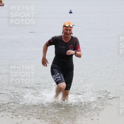 21.06.2025 - 27. Vierlanden-Triathlon Lena Gebhardt http://msf.ph/oto/8043069 15.06.2025 13:24:19 Schwimmen 1241, 1307 meine-sportfotos.de