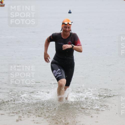 21.06.2025 - 27. Vierlanden-Triathlon Lena Gebhardt http://msf.ph/oto/8043071 15.06.2025 13:24:20 Schwimmen 1241, 1307 meine-sportfotos.de
