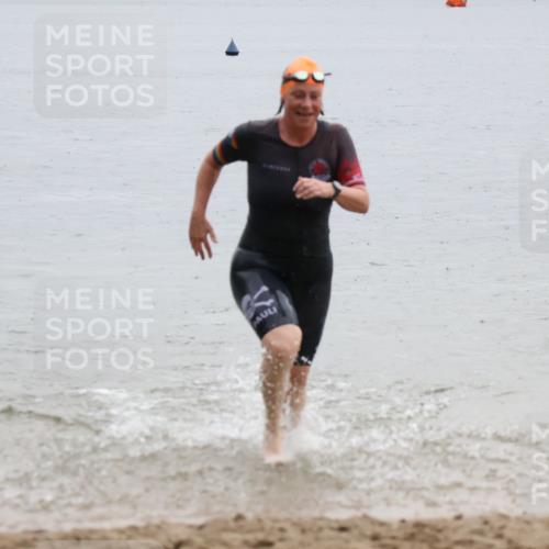 21.06.2025 - 27. Vierlanden-Triathlon Lena Gebhardt http://msf.ph/oto/8043073 15.06.2025 13:24:20 Schwimmen 1241, 1307 meine-sportfotos.de