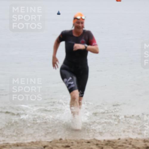 21.06.2025 - 27. Vierlanden-Triathlon Lena Gebhardt http://msf.ph/oto/8043074 15.06.2025 13:24:20 Schwimmen 1241, 1307 meine-sportfotos.de