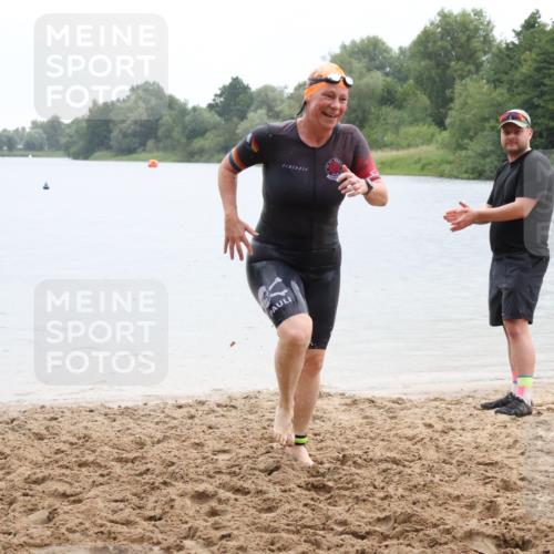 21.06.2025 - 27. Vierlanden-Triathlon Lena Gebhardt http://msf.ph/oto/8043087 15.06.2025 13:24:23 Schwimmen 1241 meine-sportfotos.de