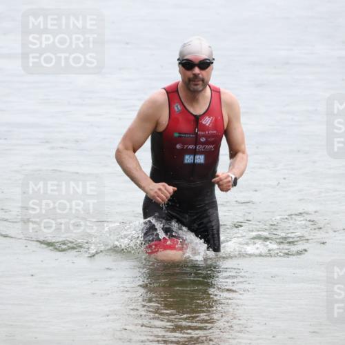 21.06.2025 - 27. Vierlanden-Triathlon Lena Gebhardt http://msf.ph/oto/8043095 15.06.2025 13:24:34 Schwimmen 1256 meine-sportfotos.de