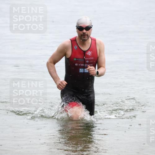 21.06.2025 - 27. Vierlanden-Triathlon Lena Gebhardt http://msf.ph/oto/8043097 15.06.2025 13:24:34 Schwimmen 1256 meine-sportfotos.de