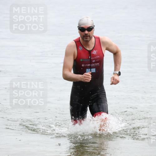 21.06.2025 - 27. Vierlanden-Triathlon Lena Gebhardt http://msf.ph/oto/8043099 15.06.2025 13:24:35 Schwimmen 1256 meine-sportfotos.de