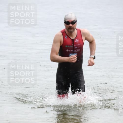 21.06.2025 - 27. Vierlanden-Triathlon Lena Gebhardt http://msf.ph/oto/8043101 15.06.2025 13:24:35 Schwimmen 1256 meine-sportfotos.de