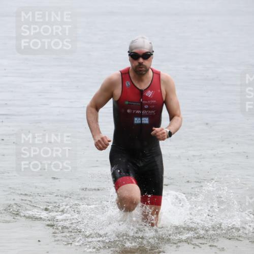 21.06.2025 - 27. Vierlanden-Triathlon Lena Gebhardt http://msf.ph/oto/8043102 15.06.2025 13:24:36 Schwimmen 1256 meine-sportfotos.de