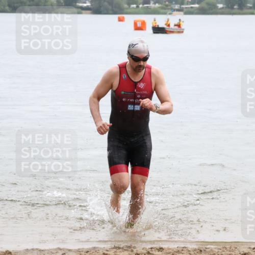 21.06.2025 - 27. Vierlanden-Triathlon Lena Gebhardt http://msf.ph/oto/8043108 15.06.2025 13:24:37 Schwimmen 1256 meine-sportfotos.de