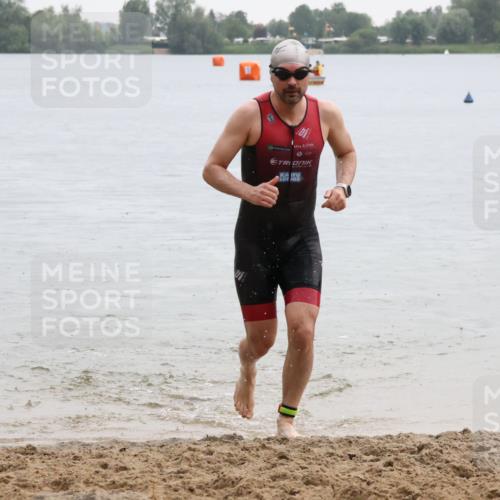 21.06.2025 - 27. Vierlanden-Triathlon Lena Gebhardt http://msf.ph/oto/8043110 15.06.2025 13:24:38 Schwimmen 1256 meine-sportfotos.de