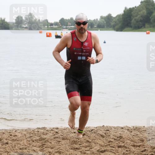 21.06.2025 - 27. Vierlanden-Triathlon Lena Gebhardt http://msf.ph/oto/8043115 15.06.2025 13:24:39 Schwimmen 1256 meine-sportfotos.de