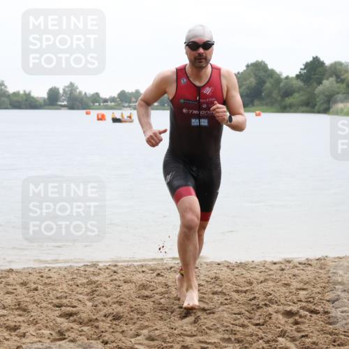 21.06.2025 - 27. Vierlanden-Triathlon Lena Gebhardt http://msf.ph/oto/8043118 15.06.2025 13:24:39 Schwimmen 1256 meine-sportfotos.de