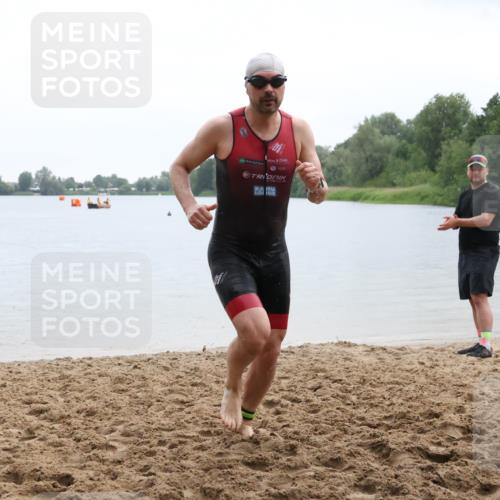 21.06.2025 - 27. Vierlanden-Triathlon Lena Gebhardt http://msf.ph/oto/8043120 15.06.2025 13:24:40 Schwimmen 1256 meine-sportfotos.de