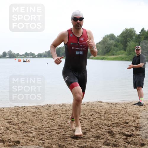 21.06.2025 - 27. Vierlanden-Triathlon Lena Gebhardt http://msf.ph/oto/8043122 15.06.2025 13:24:40 Schwimmen 1256 meine-sportfotos.de