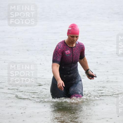 21.06.2025 - 27. Vierlanden-Triathlon Lena Gebhardt http://msf.ph/oto/8043127 15.06.2025 13:25:04 Schwimmen 1301 meine-sportfotos.de