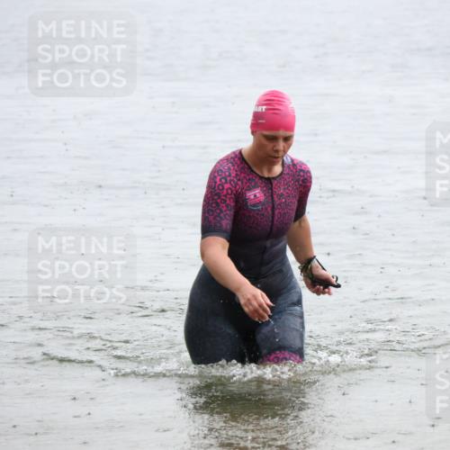 21.06.2025 - 27. Vierlanden-Triathlon Lena Gebhardt http://msf.ph/oto/8043129 15.06.2025 13:25:04 Schwimmen 1301 meine-sportfotos.de