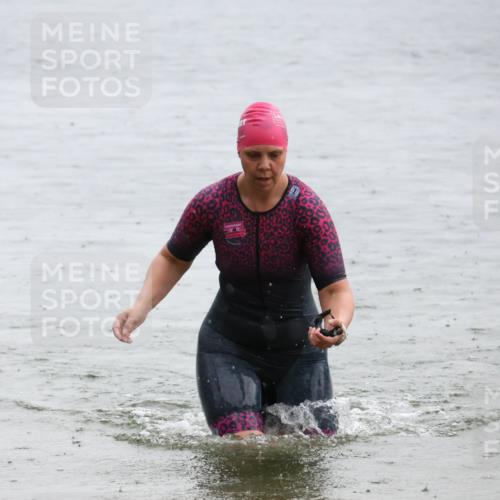 21.06.2025 - 27. Vierlanden-Triathlon Lena Gebhardt http://msf.ph/oto/8043131 15.06.2025 13:25:05 Schwimmen 1301 meine-sportfotos.de