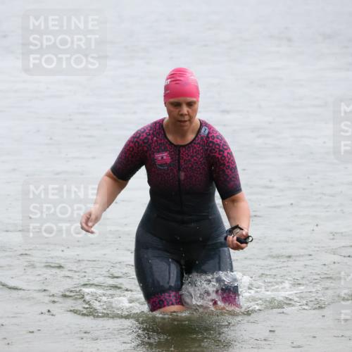 21.06.2025 - 27. Vierlanden-Triathlon Lena Gebhardt http://msf.ph/oto/8043133 15.06.2025 13:25:05 Schwimmen 1301 meine-sportfotos.de