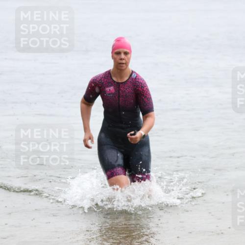 21.06.2025 - 27. Vierlanden-Triathlon Lena Gebhardt http://msf.ph/oto/8043134 15.06.2025 13:25:06 Schwimmen 1301 meine-sportfotos.de