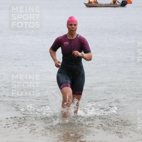 21.06.2025 - 27. Vierlanden-Triathlon Lena Gebhardt http://msf.ph/oto/8043138 15.06.2025 13:25:06 Schwimmen 1301 meine-sportfotos.de