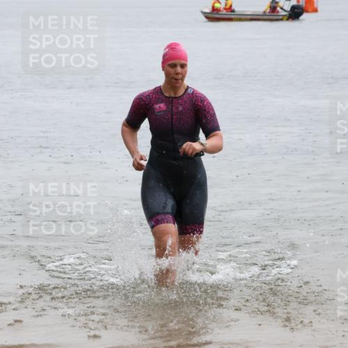 21.06.2025 - 27. Vierlanden-Triathlon Lena Gebhardt http://msf.ph/oto/8043140 15.06.2025 13:25:06 Schwimmen 1301 meine-sportfotos.de