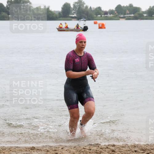 21.06.2025 - 27. Vierlanden-Triathlon Lena Gebhardt http://msf.ph/oto/8043144 15.06.2025 13:25:07 Schwimmen 1301 meine-sportfotos.de
