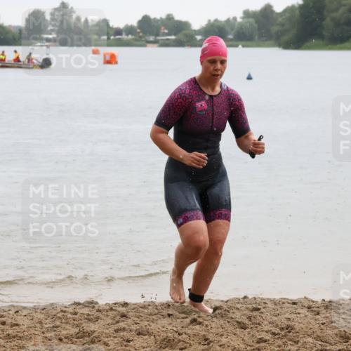 21.06.2025 - 27. Vierlanden-Triathlon Lena Gebhardt http://msf.ph/oto/8043146 15.06.2025 13:25:08 Schwimmen 1301 meine-sportfotos.de