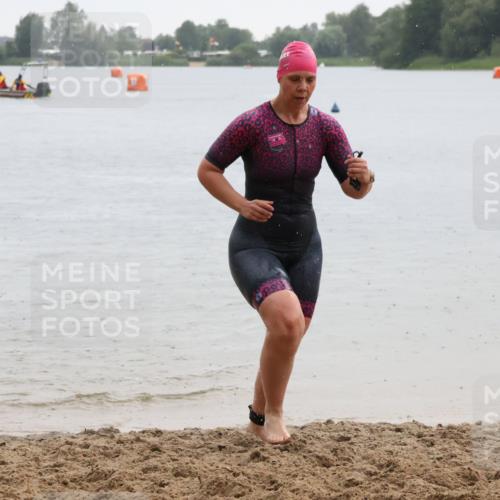 21.06.2025 - 27. Vierlanden-Triathlon Lena Gebhardt http://msf.ph/oto/8043148 15.06.2025 13:25:08 Schwimmen 1301 meine-sportfotos.de