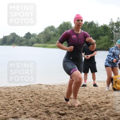 21.06.2025 - 27. Vierlanden-Triathlon Lena Gebhardt http://msf.ph/oto/8043159 15.06.2025 13:25:10 Schwimmen 1301 meine-sportfotos.de