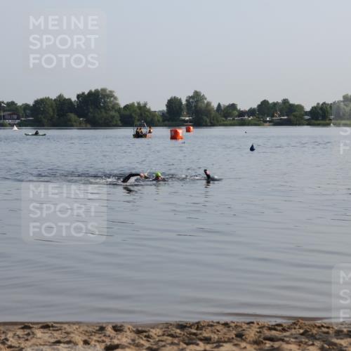 15.06.2025 - 27. Vierlanden-Triathlon Lena Gebhardt http://msf.ph/oto/8043161 15.06.2025 08:06:40 Schwimmen  meine-sportfotos.de