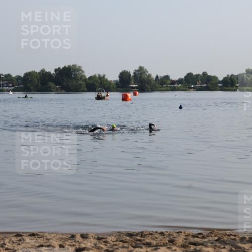 15.06.2025 - 27. Vierlanden-Triathlon Lena Gebhardt http://msf.ph/oto/8043163 15.06.2025 08:06:40 Schwimmen  meine-sportfotos.de