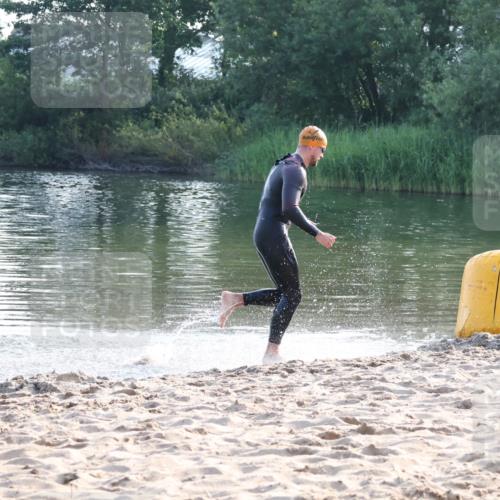 15.06.2025 - 27. Vierlanden-Triathlon Lena Gebhardt http://msf.ph/oto/8043165 15.06.2025 08:07:00 Schwimmen  meine-sportfotos.de