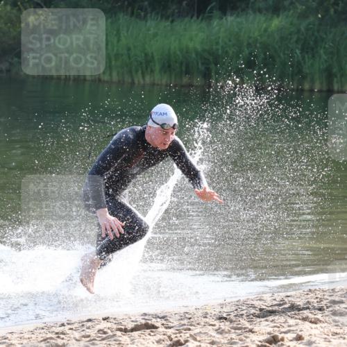 15.06.2025 - 27. Vierlanden-Triathlon Lena Gebhardt http://msf.ph/oto/8043173 15.06.2025 08:28:26 Schwimmen 10 meine-sportfotos.de
