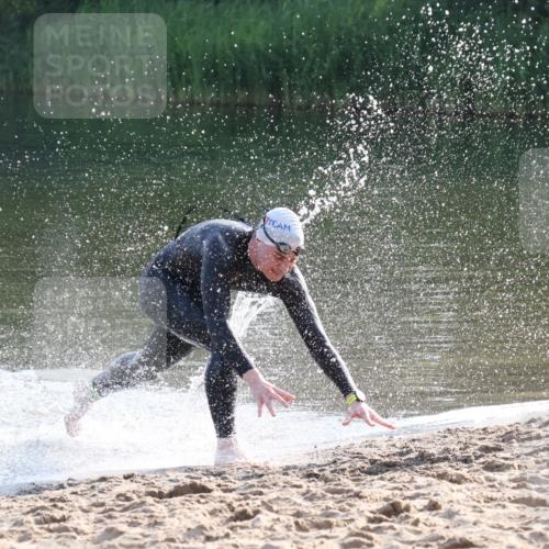 15.06.2025 - 27. Vierlanden-Triathlon Lena Gebhardt http://msf.ph/oto/8043177 15.06.2025 08:28:26 Schwimmen 10 meine-sportfotos.de