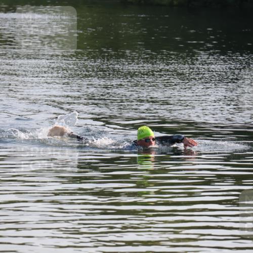 15.06.2025 - 27. Vierlanden-Triathlon Lena Gebhardt http://msf.ph/oto/8043203 15.06.2025 08:29:06 Schwimmen  meine-sportfotos.de