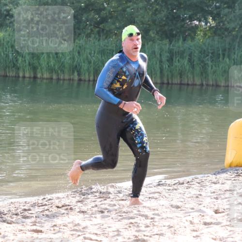 15.06.2025 - 27. Vierlanden-Triathlon Lena Gebhardt http://msf.ph/oto/8043224 15.06.2025 08:29:18 Schwimmen 4, 51 meine-sportfotos.de