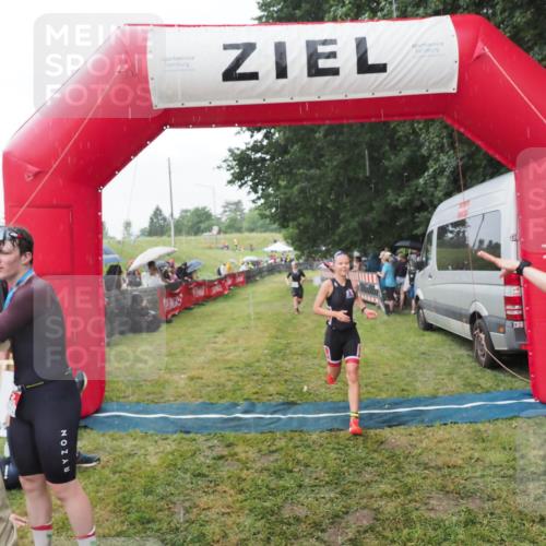 21.06.2025 - 27. Vierlanden-Triathlon MichiJ http://msf.ph/oto/8043229 15.06.2026 13:40:31 Ziel 72, 703, 904, 1089 meine-sportfotos.de
