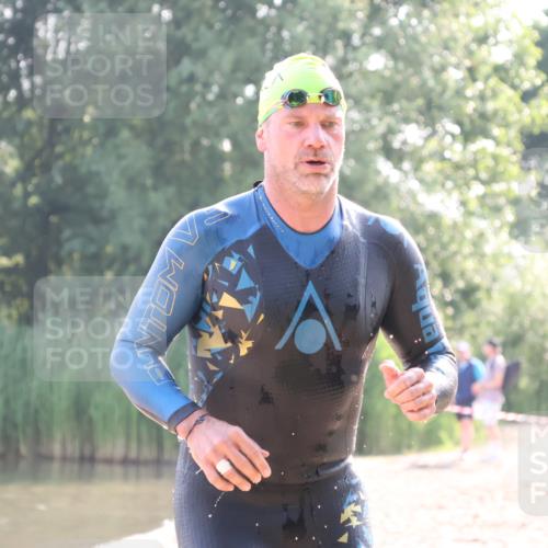 15.06.2025 - 27. Vierlanden-Triathlon Lena Gebhardt http://msf.ph/oto/8043237 15.06.2025 08:29:21 Schwimmen 4, 51 meine-sportfotos.de