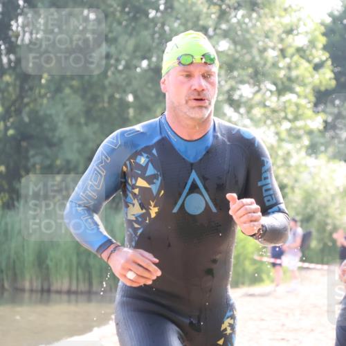 15.06.2025 - 27. Vierlanden-Triathlon Lena Gebhardt http://msf.ph/oto/8043239 15.06.2025 08:29:21 Schwimmen 4, 51 meine-sportfotos.de