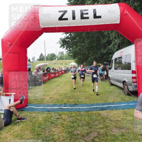 21.06.2025 - 27. Vierlanden-Triathlon MichiJ http://msf.ph/oto/8043305 15.06.2026 13:41:13 Ziel 167, 637, 925, 961 meine-sportfotos.de