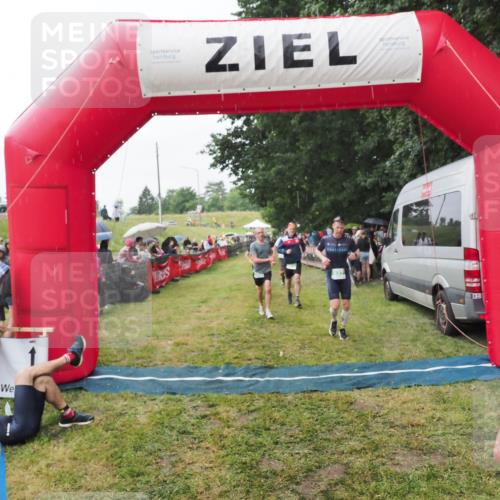21.06.2025 - 27. Vierlanden-Triathlon MichiJ http://msf.ph/oto/8043309 15.06.2026 13:41:13 Ziel 167, 637, 925, 961 meine-sportfotos.de