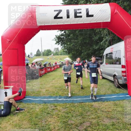 21.06.2025 - 27. Vierlanden-Triathlon MichiJ http://msf.ph/oto/8043324 15.06.2026 13:41:14 Ziel 167, 637, 925, 961 meine-sportfotos.de