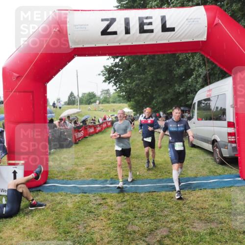 21.06.2025 - 27. Vierlanden-Triathlon MichiJ http://msf.ph/oto/8043329 15.06.2026 13:41:14 Ziel 167, 637, 925, 961 meine-sportfotos.de