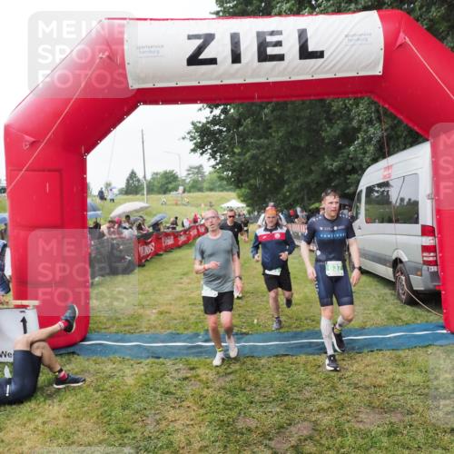 21.06.2025 - 27. Vierlanden-Triathlon MichiJ http://msf.ph/oto/8043333 15.06.2026 13:41:15 Ziel 167, 637, 925, 961 meine-sportfotos.de