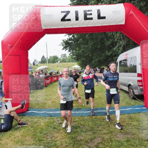 21.06.2025 - 27. Vierlanden-Triathlon MichiJ http://msf.ph/oto/8043339 15.06.2026 13:41:15 Ziel 167, 637, 925, 961 meine-sportfotos.de