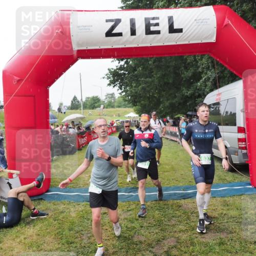 21.06.2025 - 27. Vierlanden-Triathlon MichiJ http://msf.ph/oto/8043345 15.06.2026 13:41:15 Ziel 167, 637, 925, 961 meine-sportfotos.de