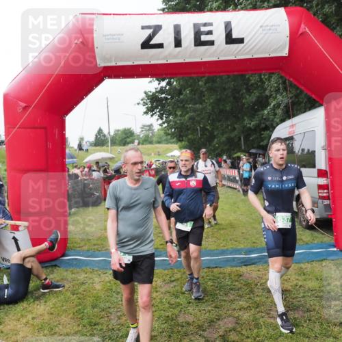 21.06.2025 - 27. Vierlanden-Triathlon MichiJ http://msf.ph/oto/8043350 15.06.2026 13:41:16 Ziel 167, 637, 925, 961 meine-sportfotos.de
