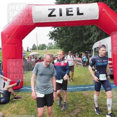 21.06.2025 - 27. Vierlanden-Triathlon MichiJ http://msf.ph/oto/8043356 15.06.2026 13:41:16 Ziel 167, 637, 925, 961 meine-sportfotos.de