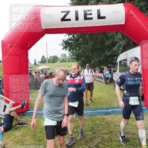 21.06.2025 - 27. Vierlanden-Triathlon MichiJ http://msf.ph/oto/8043358 15.06.2026 13:41:16 Ziel 167, 637, 925, 961 meine-sportfotos.de