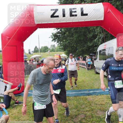 21.06.2025 - 27. Vierlanden-Triathlon MichiJ http://msf.ph/oto/8043362 15.06.2026 13:41:16 Ziel 167, 637, 925, 961 meine-sportfotos.de